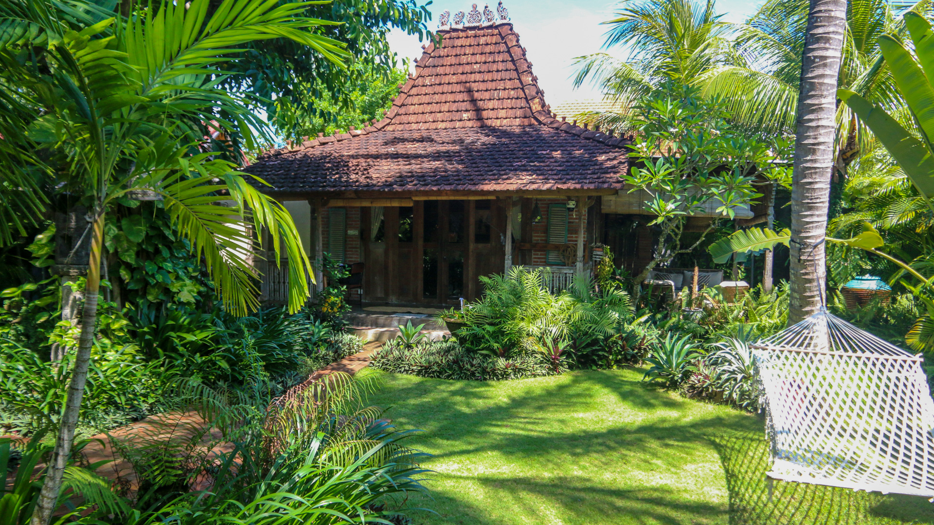 Artist Villa Lembongan, artist villa, villa for rent lembongan, joglo for rent lembongan, villa a louer lembongan, villa a louer nusa lembongan, nomadholidayrentals.com, nomad_holiday_rentals, nomad holiday rentals, villa management lembongan, villa management lembongan