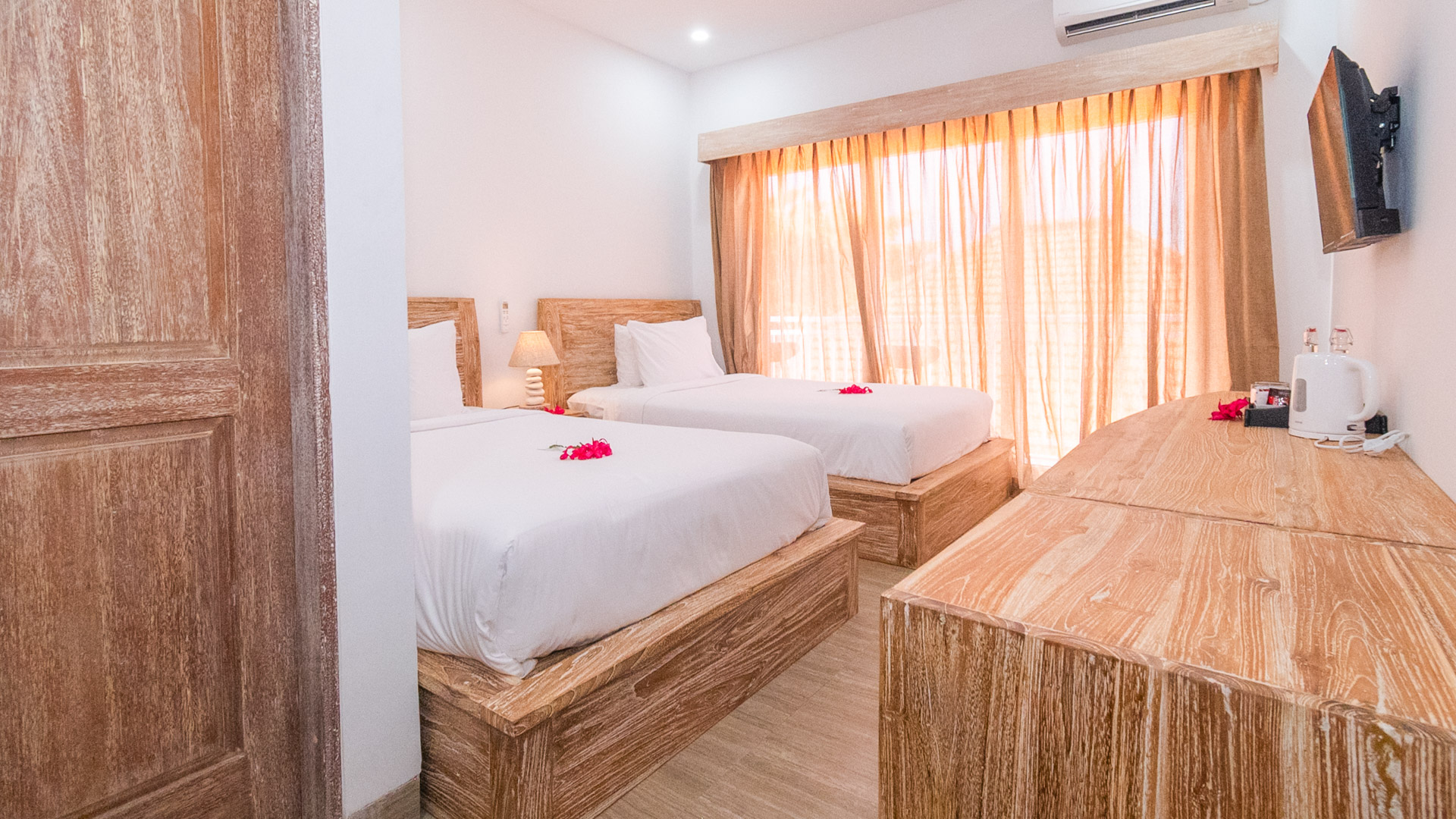 Nomad Holiday, nomad holiday rentals, nomad_holiday_rentals, nomadholidayrentals, nomadholidayrentals.com, room for rent lembongan, room for rent nusa lembongan, su casa, su casa boutique hotel, su casa boutique hotel lembongan, su casa lembongan