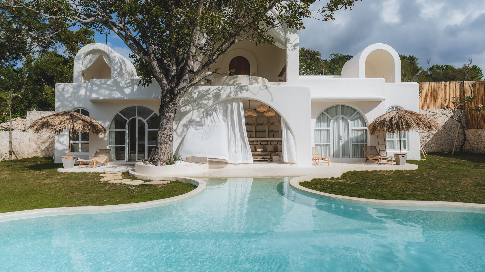 casa luna nusa penida, Casa Luna Penida, nomadholidayrentals. nomadholidayrentals.com, nusa penida, Villa Casa Luna, villa casa luna nusa penida, Villa casa luna penida, villa management, villas for rent bali, villas for rent in nusa penida, villas for rent in penida