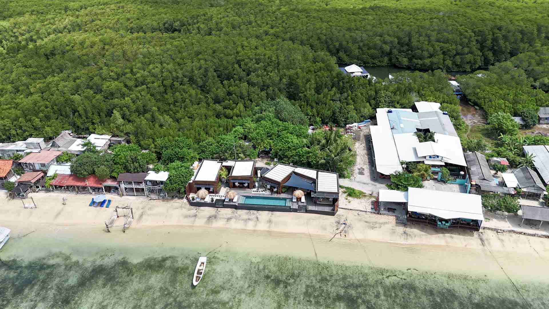 3 bedroom beachfront villa Bali, beach front villa, Beachfront Villa Nusa Lembongan, holiday rentals Nusa Lembongan, lembongan, Luxury accommodation Lembongan, nomad holiday rentals, Nomad Holiday Rentals properties, nomad_holiday_rentals, nusa lembongan, nusa lembongan beach villas, SEA FRONT villa, sea_sunbeach_villa, villa for rent nusa lembongan, Villas For Rent Lembongan, sea sunbeach villa