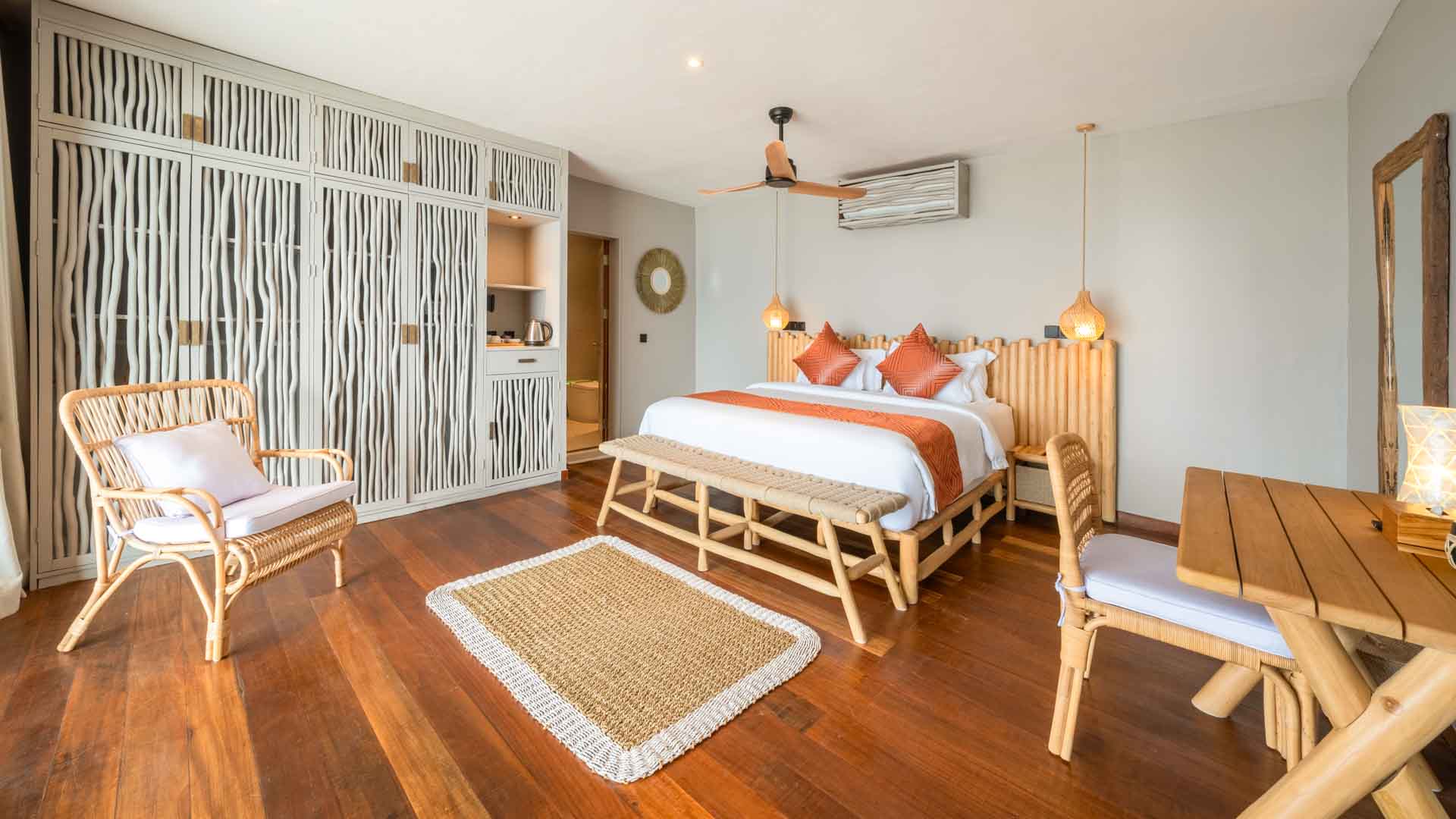 3 bedroom beachfront villa Bali, beach front villa, Beachfront Villa Nusa Lembongan, holiday rentals Nusa Lembongan, lembongan, Luxury accommodation Lembongan, nomad holiday rentals, Nomad Holiday Rentals properties, nomad_holiday_rentals, nusa lembongan, nusa lembongan beach villas, SEA FRONT villa, sea_sunbeach_villa, villa for rent nusa lembongan, Villas For Rent Lembongan, sea sunbeach villa