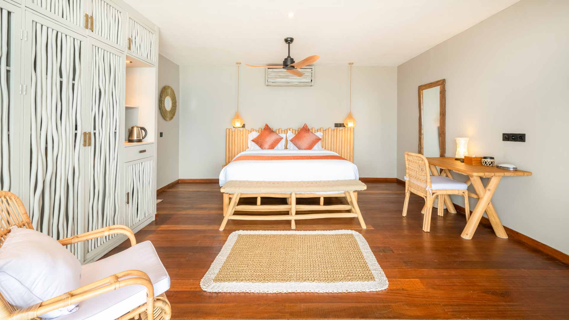 3 bedroom beachfront villa Bali, beach front villa, Beachfront Villa Nusa Lembongan, holiday rentals Nusa Lembongan, lembongan, Luxury accommodation Lembongan, nomad holiday rentals, Nomad Holiday Rentals properties, nomad_holiday_rentals, nusa lembongan, nusa lembongan beach villas, SEA FRONT villa, sea_sunbeach_villa, villa for rent nusa lembongan, Villas For Rent Lembongan, sea sunbeach villa