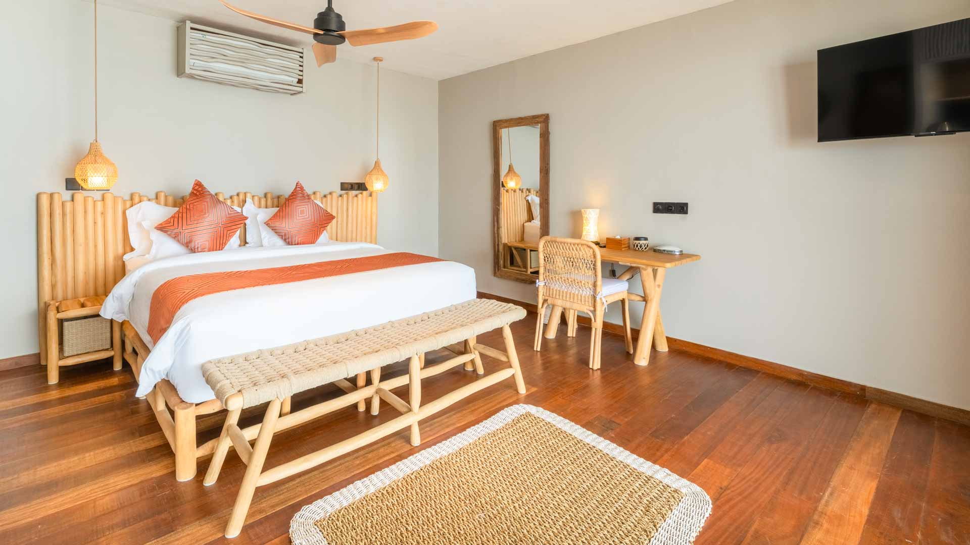 3 bedroom beachfront villa Bali, beach front villa, Beachfront Villa Nusa Lembongan, holiday rentals Nusa Lembongan, lembongan, Luxury accommodation Lembongan, nomad holiday rentals, Nomad Holiday Rentals properties, nomad_holiday_rentals, nusa lembongan, nusa lembongan beach villas, SEA FRONT villa, sea_sunbeach_villa, villa for rent nusa lembongan, Villas For Rent Lembongan, sea sunbeach villa