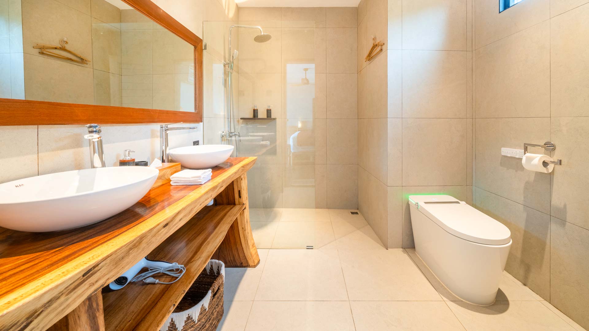 3 bedroom beachfront villa Bali, beach front villa, Beachfront Villa Nusa Lembongan, holiday rentals Nusa Lembongan, lembongan, Luxury accommodation Lembongan, nomad holiday rentals, Nomad Holiday Rentals properties, nomad_holiday_rentals, nusa lembongan, nusa lembongan beach villas, SEA FRONT villa, sea_sunbeach_villa, villa for rent nusa lembongan, Villas For Rent Lembongan, sea sunbeach villa