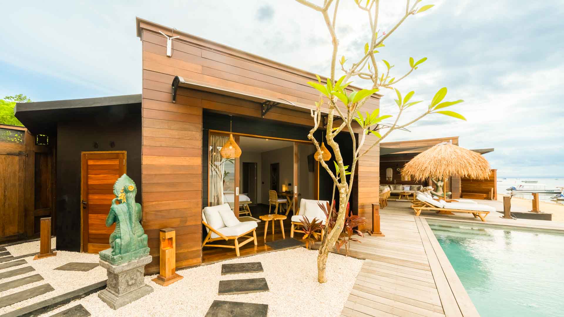 3 bedroom beachfront villa Bali, beach front villa, Beachfront Villa Nusa Lembongan, holiday rentals Nusa Lembongan, lembongan, Luxury accommodation Lembongan, nomad holiday rentals, Nomad Holiday Rentals properties, nomad_holiday_rentals, nusa lembongan, nusa lembongan beach villas, SEA FRONT villa, sea_sunbeach_villa, villa for rent nusa lembongan, Villas For Rent Lembongan, sea sunbeach villa